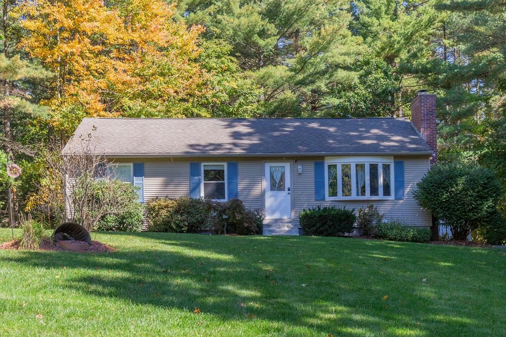 Photo of 3 Nathan Drive, Litchfield, NH 03052 (MLS # 5113549)