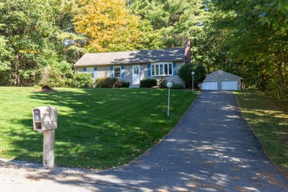 3 Nathan Drive Litchfield NH 03052