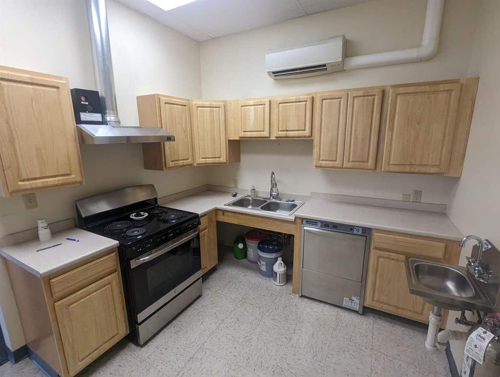 Photo of 113 West Pearl Street, Nashua, NH 03060 (MLS # 5103879)