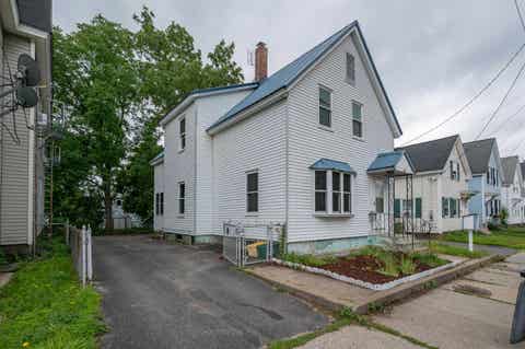 Photo of 104 Kinsley Street, Nashua, NH 03060 (MLS # 5102608)