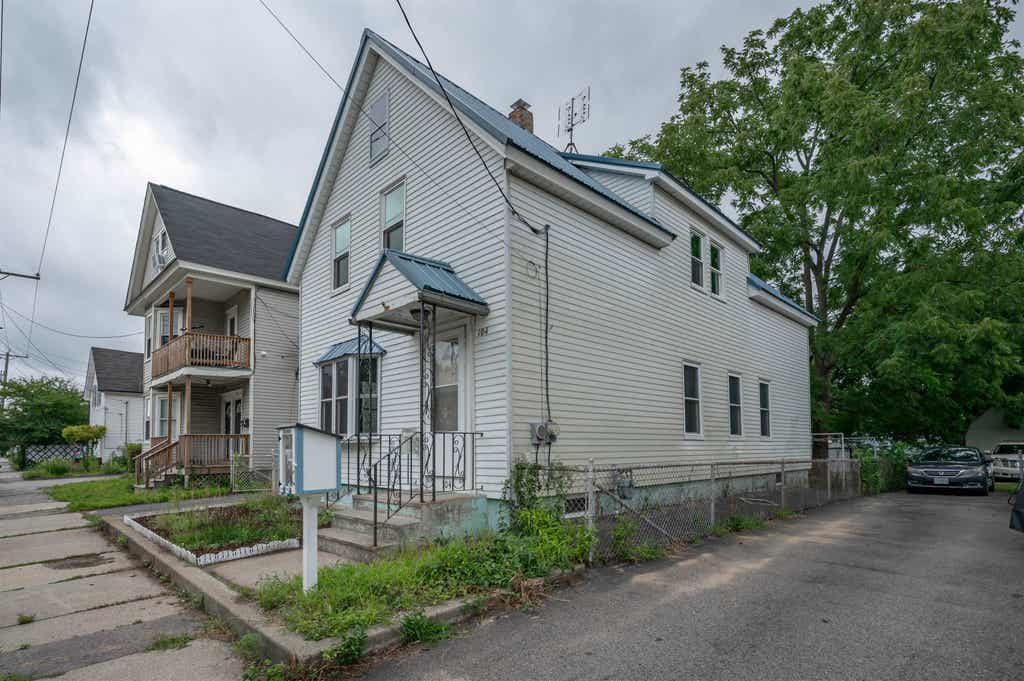 Photo of 104 Kinsley Street, Nashua, NH 03060 (MLS # 5102608)