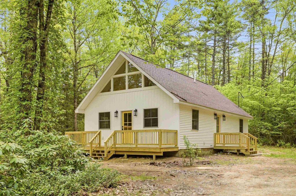 Photo of 10 Glen Drive, Barnstead, NH 03225 (MLS # 5089525)