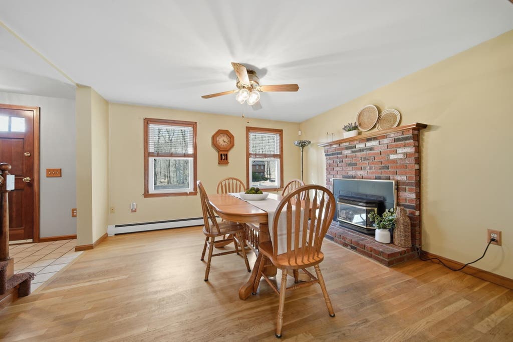 Photo of 27 Winslow Farm Road, Hudson, NH 03051 (MLS # 5092878)