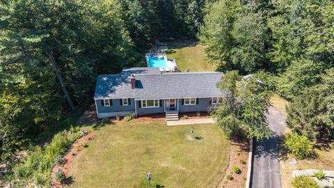 Photo of 10 Mayflower Drive, Londonderry, NH 03053 (MLS # 5105851)