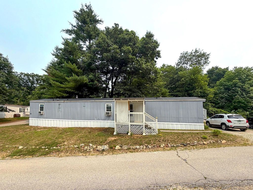 Photo of 26 Edgewood Drive, Allenstown, NH 03275 (MLS # 5100951)