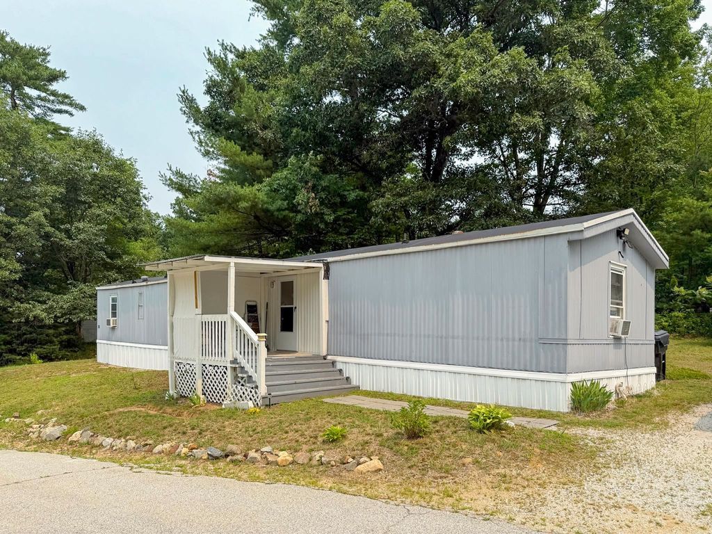 Photo of 26 Edgewood Drive, Allenstown, NH 03275 (MLS # 5100951)
