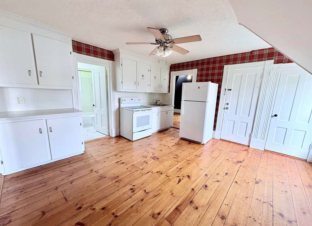 Photo of 883 Union Street #3, Manchester, NH 03104 (MLS # 5104159)