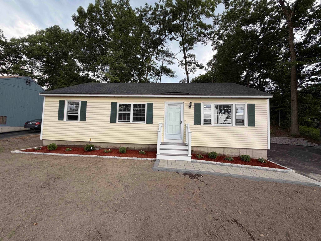 Photo of 377 broad Street, Nashua, NH 03063 (MLS # 5114686)