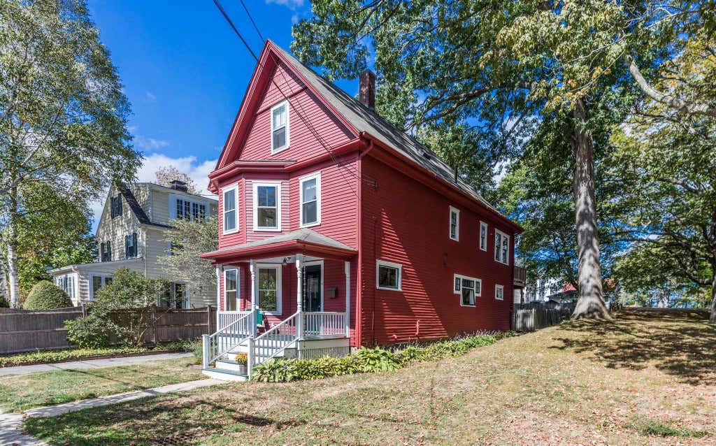 Photo of 45 Lincoln Avenue, Portsmouth, NH 03801 (MLS # 5106484)