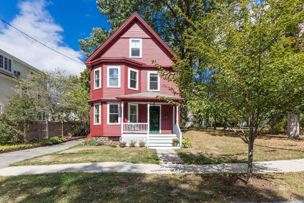 Photo of 45 Lincoln Avenue, Portsmouth, NH 03801 (MLS # 5106484)