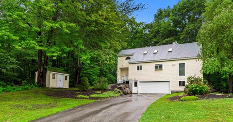 Photo of 46 Harper Ridge Road, Hampstead, NH 03826 (MLS # 5098797)