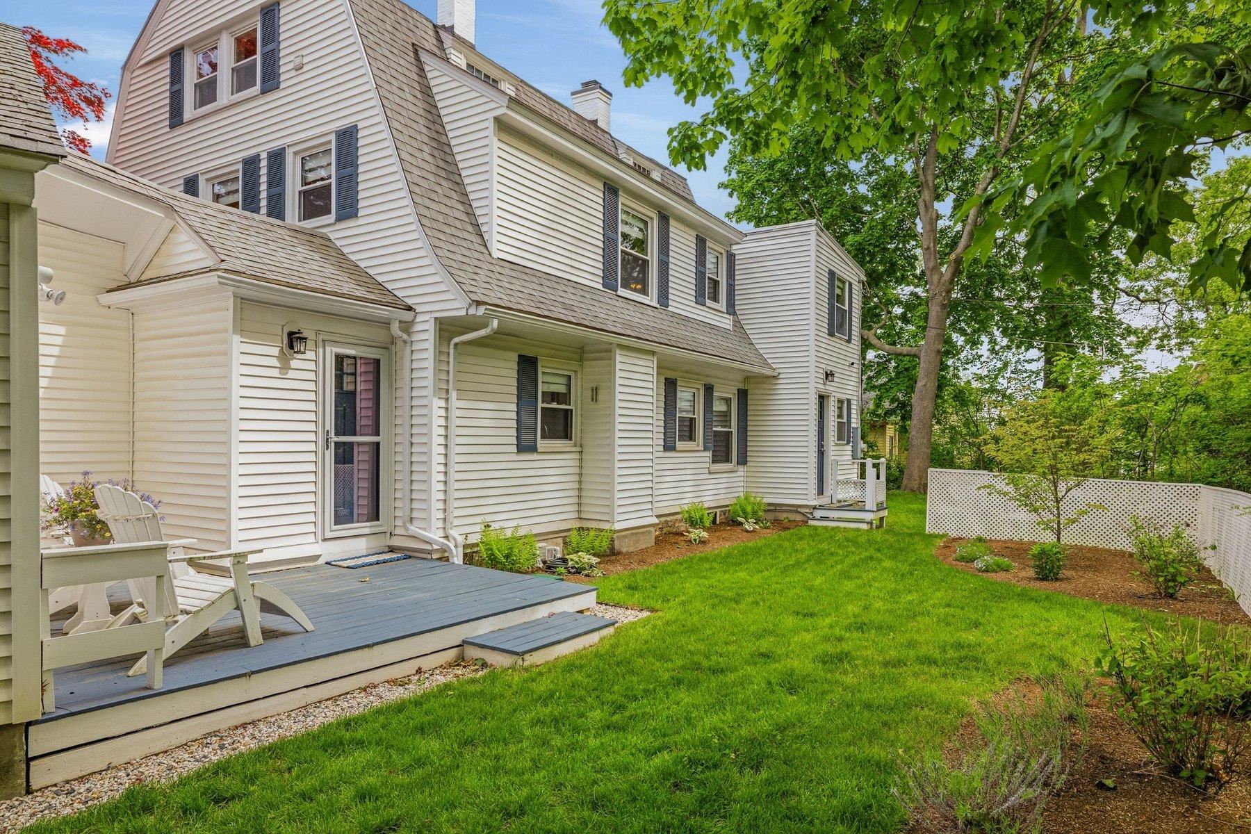 17 Traip Avenue