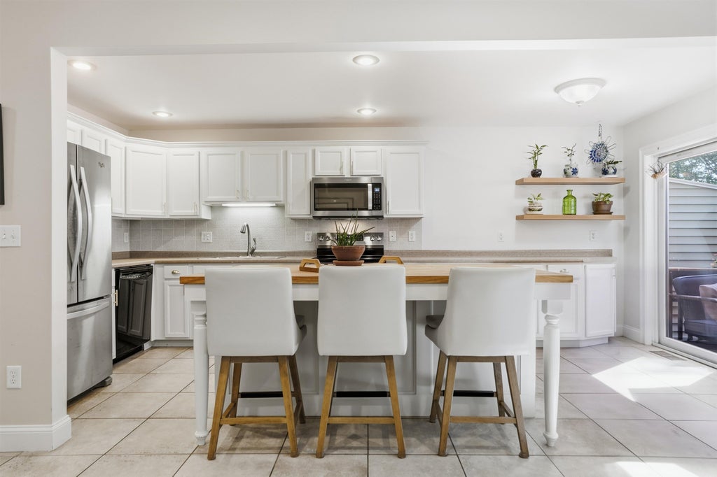 Photo of 57 Magnolia Lane, Newmarket, NH 03857 (MLS # 5109600)