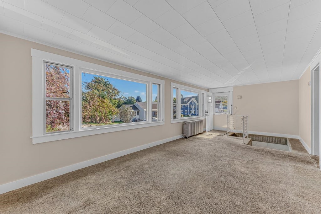 Photo of 105 Pleasant Street, Littleton, NH 03561 (MLS # 5109742)