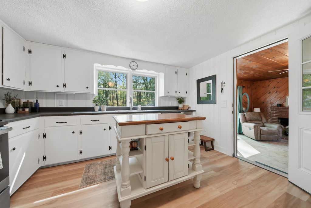 Photo of 4 Tinker Road, Merrimack, NH 03054 (MLS # 5089975)