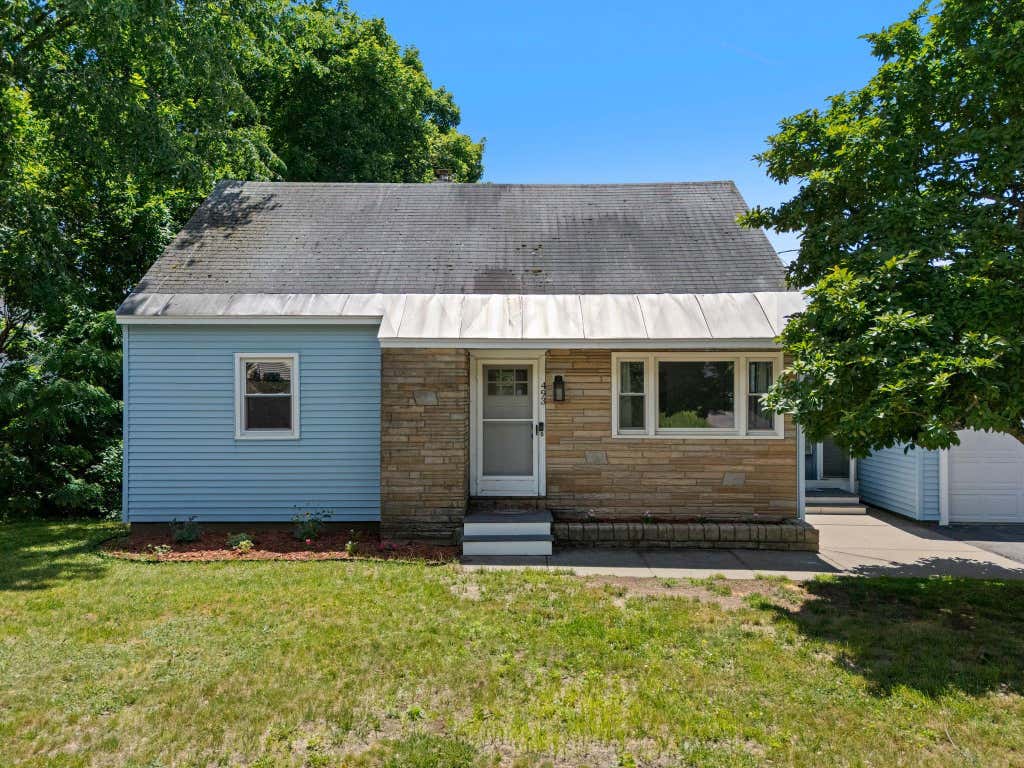 Photo of 493 Laurel Street, Manchester, NH 03103 (MLS # 5096571)