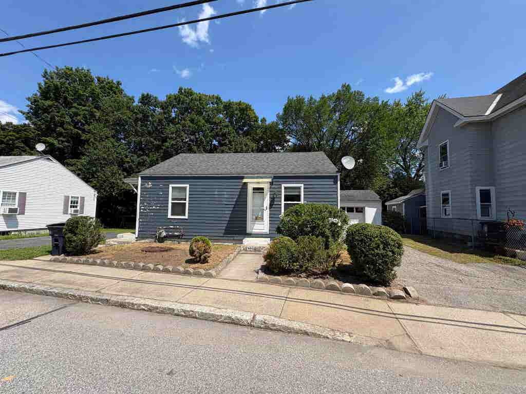 Photo of 35 Perham Street, Nashua, NH 03064 (MLS # 5104601)