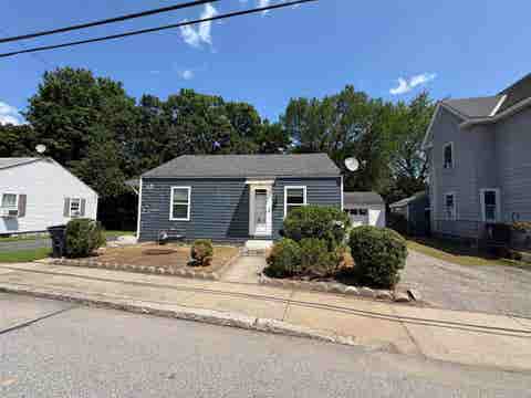 Photo of 35 Perham Street, Nashua, NH 03064 (MLS # 5104601)