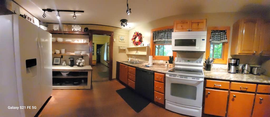 Photo of 14 Mitchell Street, Woodstock, NH 03251 (MLS # 5102341)