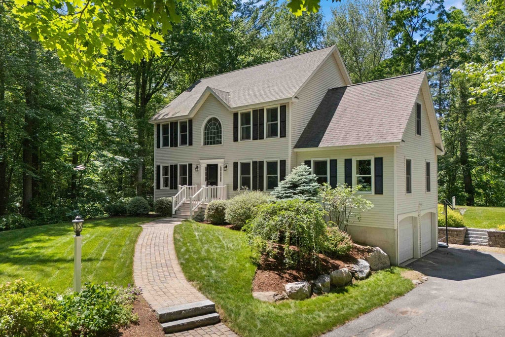 Photo of 7 Premier Drive, Londonderry, NH 03053 (MLS # 5096108)