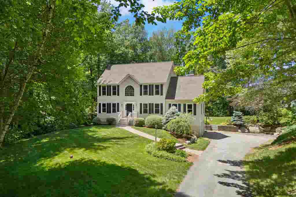 Photo of 7 Premier Drive, Londonderry, NH 03053 (MLS # 5096108)