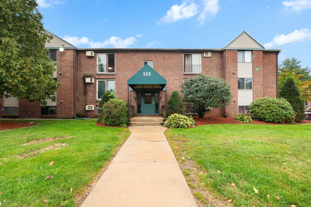 Photo of 133 English Village Road #302, Manchester, NH 03102 (MLS # 5112123)