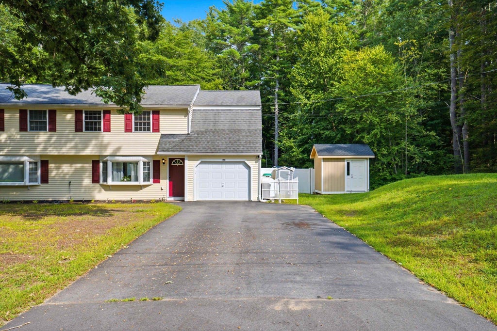 Photo of 19 Deerwood Drive #B, Amherst, NH 03031 (MLS # 5107560)