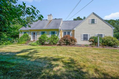 Photo of 770 Mammoth Road, Pelham, NH 03076 (MLS # 5101070)
