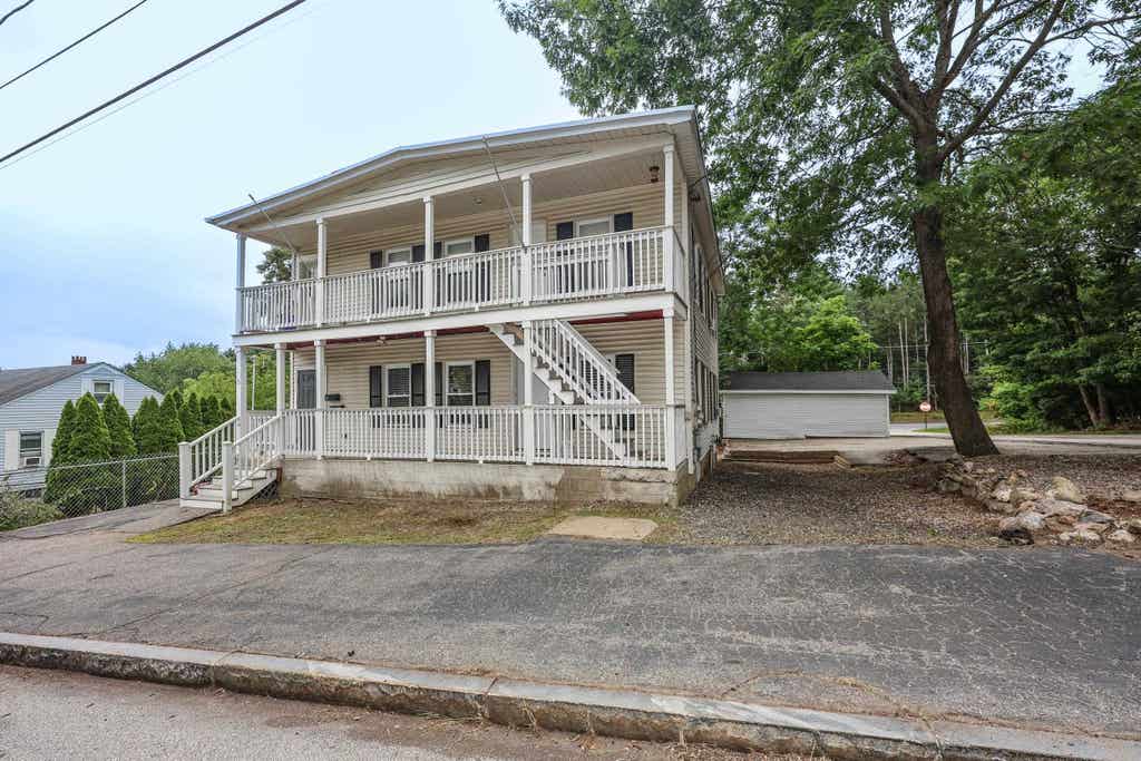 Photo of 5 Rosemont Avenue, Manchester, NH 03103 (MLS # 5102388)