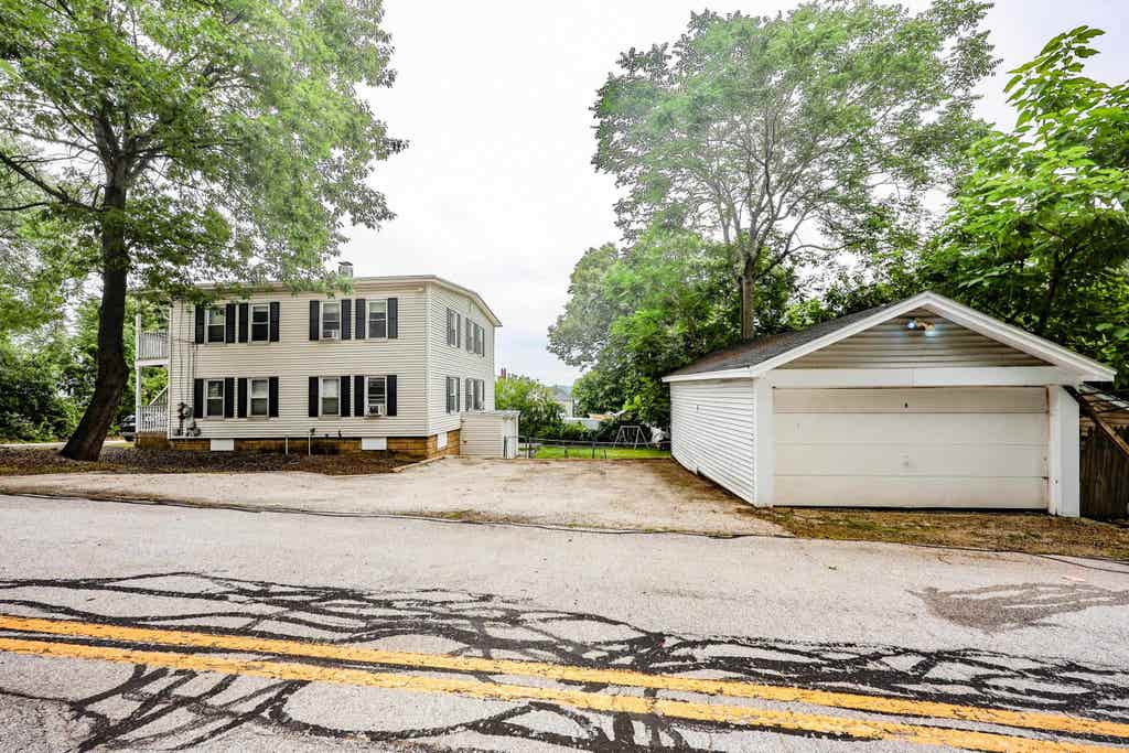 Photo of 5 Rosemont Avenue, Manchester, NH 03103 (MLS # 5102388)