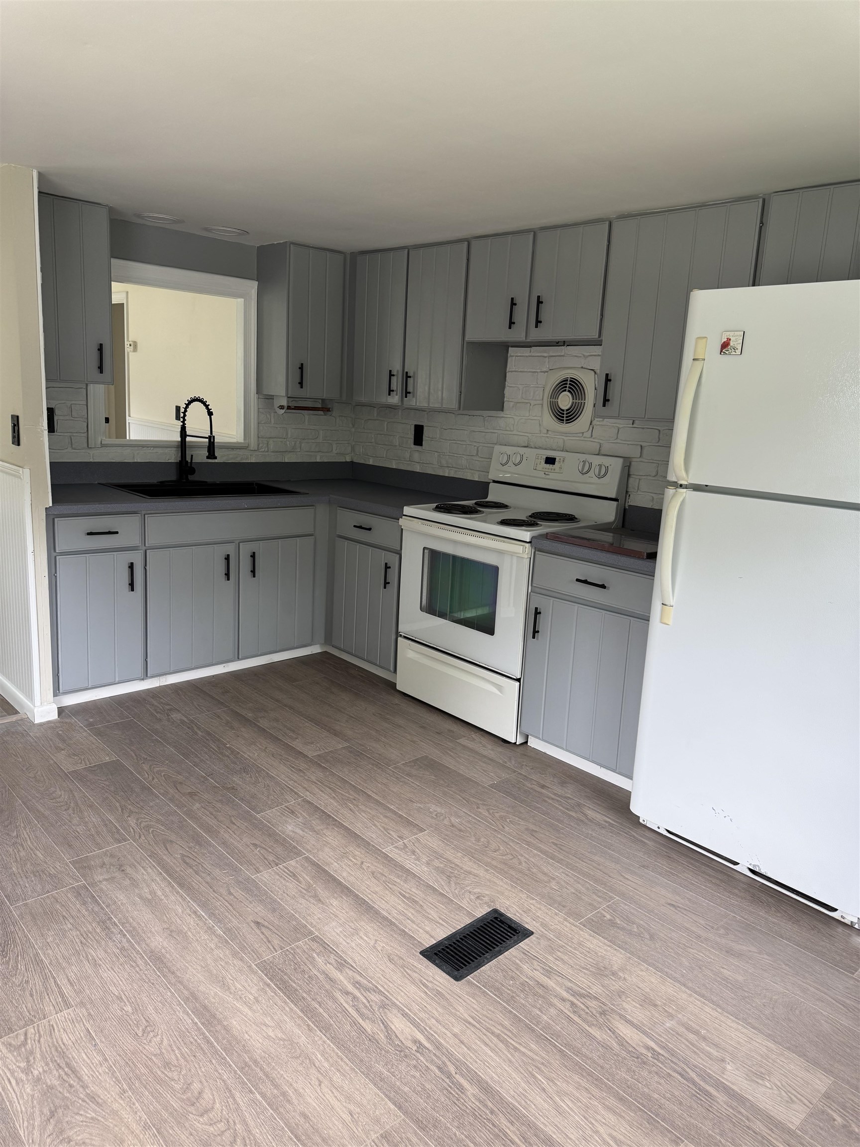 34 Ponderosa Avenue