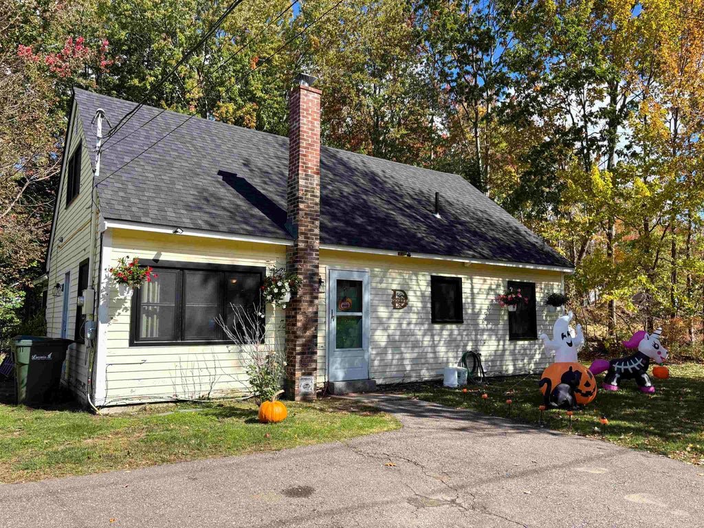 Photo of 114 Warren Street, Laconia, NH 03246 (MLS # 5115213)