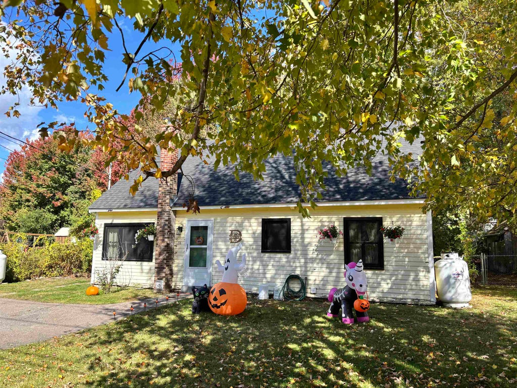Photo of 114 Warren Street, Laconia, NH 03246 (MLS # 5115213)