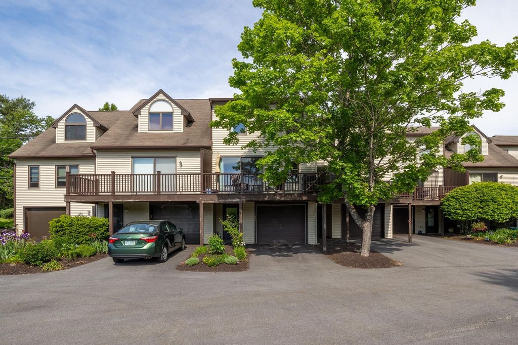 Photo of 411 Ledgeview Drive, Rochester, NH 03839 (MLS # 5094755)
