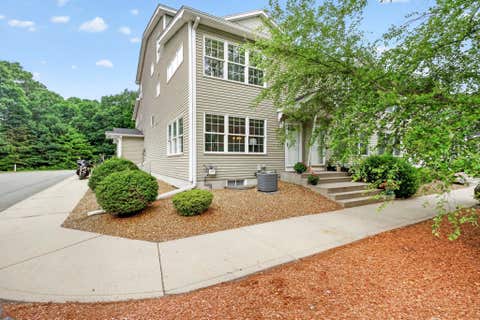 Photo of 19 Steeple Chase Drive, Hampstead, NH 03841 (MLS # 5102422)