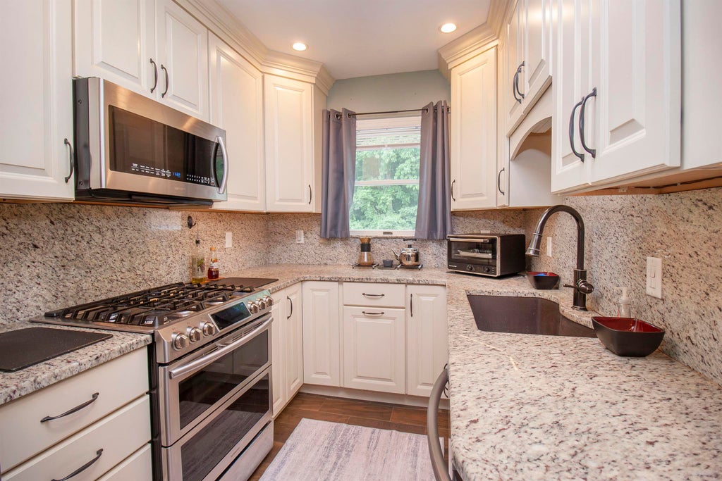 Photo of 234 Lafayette Street, Manchester, NH 03102 (MLS # 5095358)