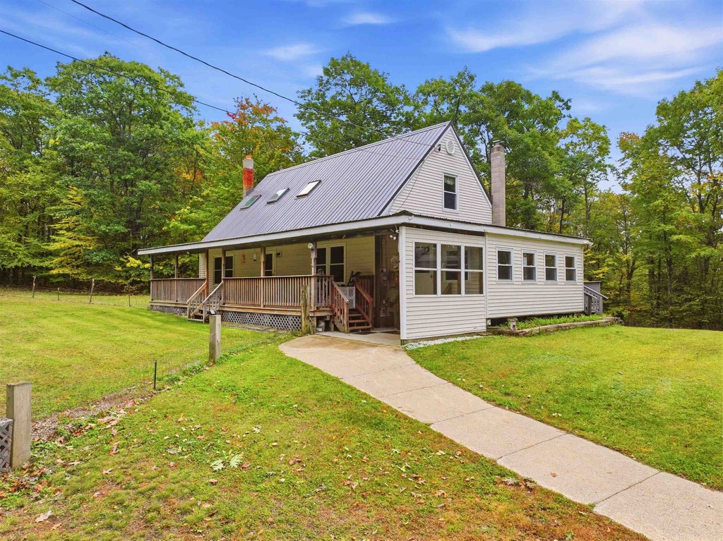 Photo of 47 Mathews Road, Fitzwilliam, NH 03447 (MLS # 5108578)