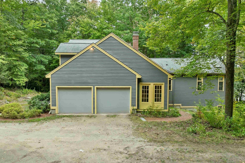 Photo of 7 Mooers Road, Raymond, NH 03077 (MLS # 5111724)