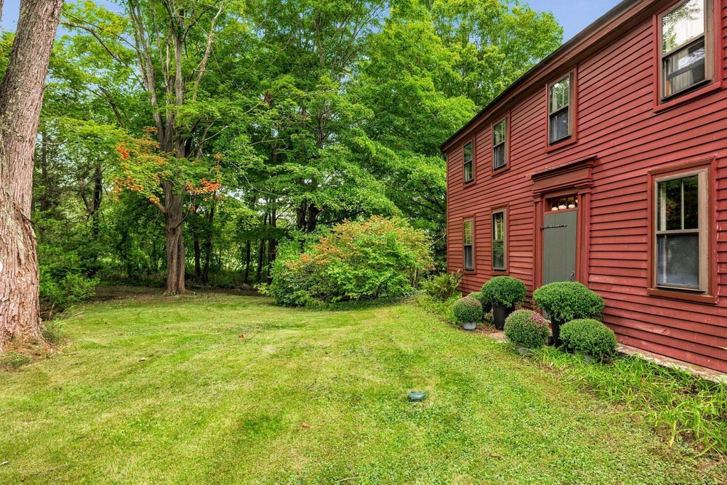 Photo of 3 Moulton Ridge Road, Kensington, NH 03833 (MLS # 5108990)
