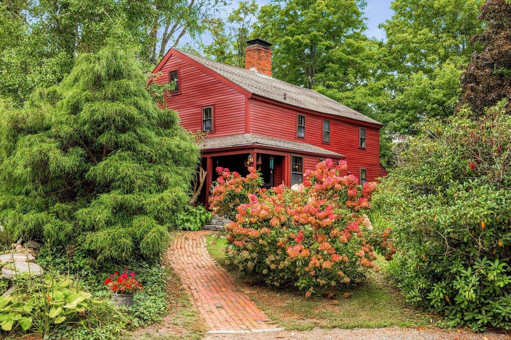 Photo of 3 Moulton Ridge Road, Kensington, NH 03833 (MLS # 5108990)