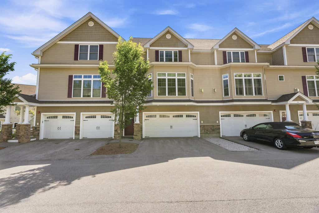 Photo of 11 Manor Drive #C, Hooksett, NH 03106 (MLS # 5101399)