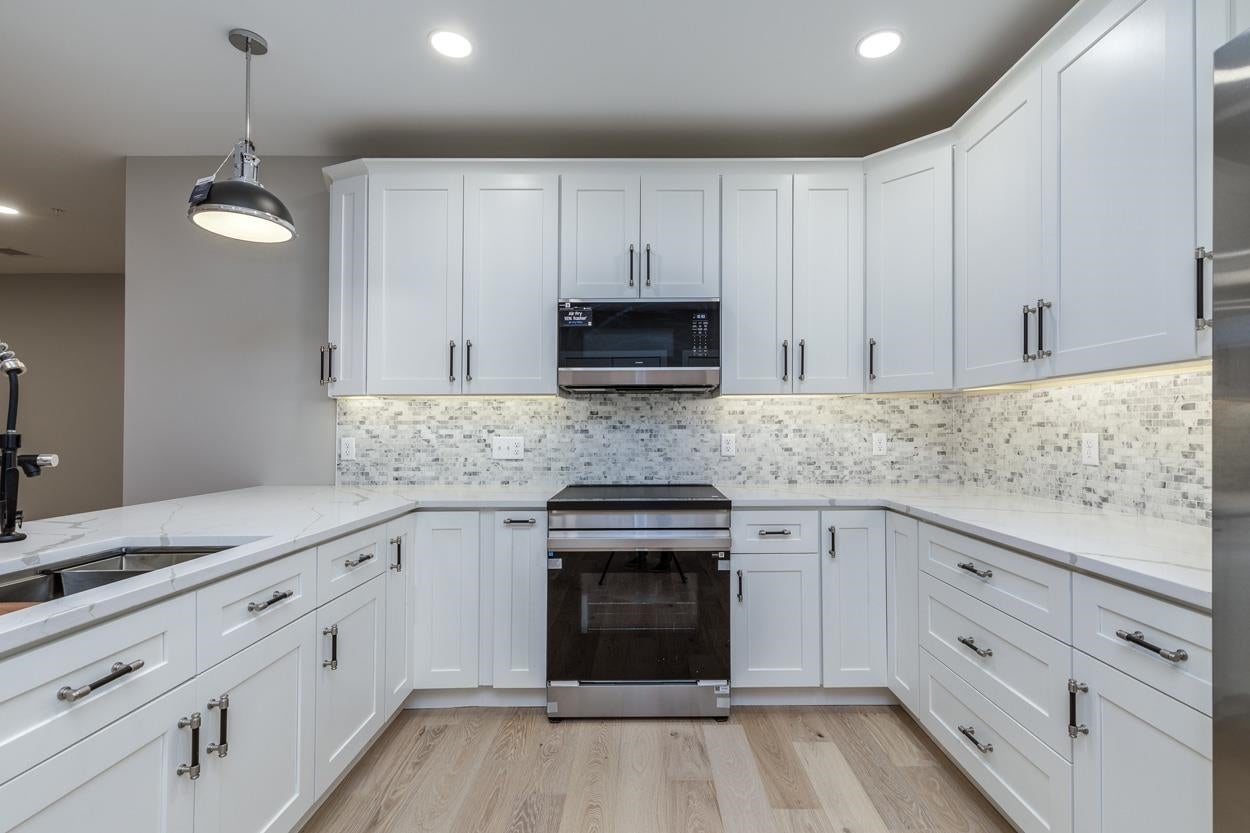 382 Main Street 101