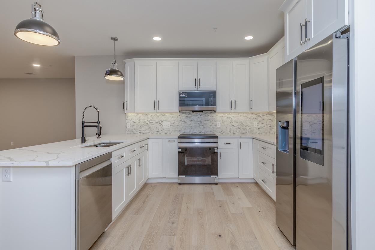 382 Main Street 101