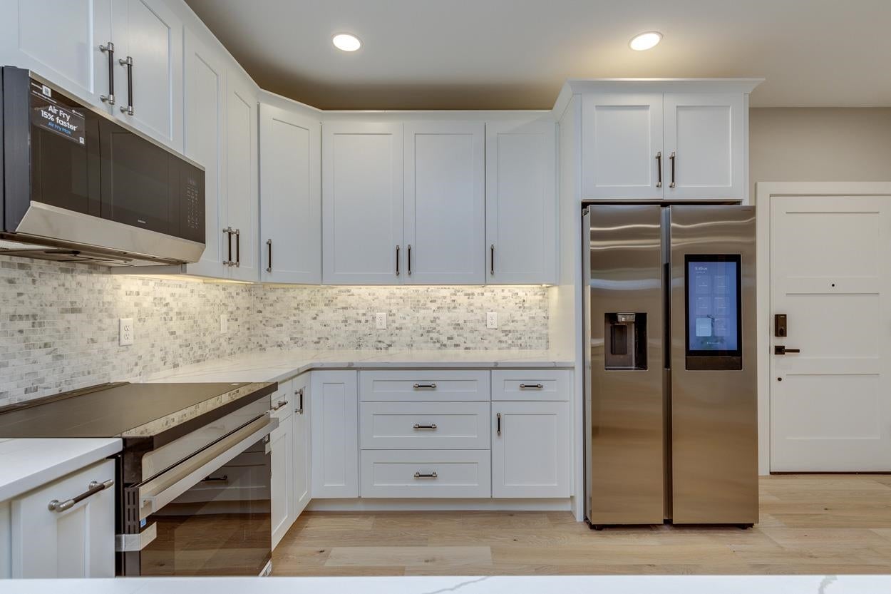 382 Main Street 101