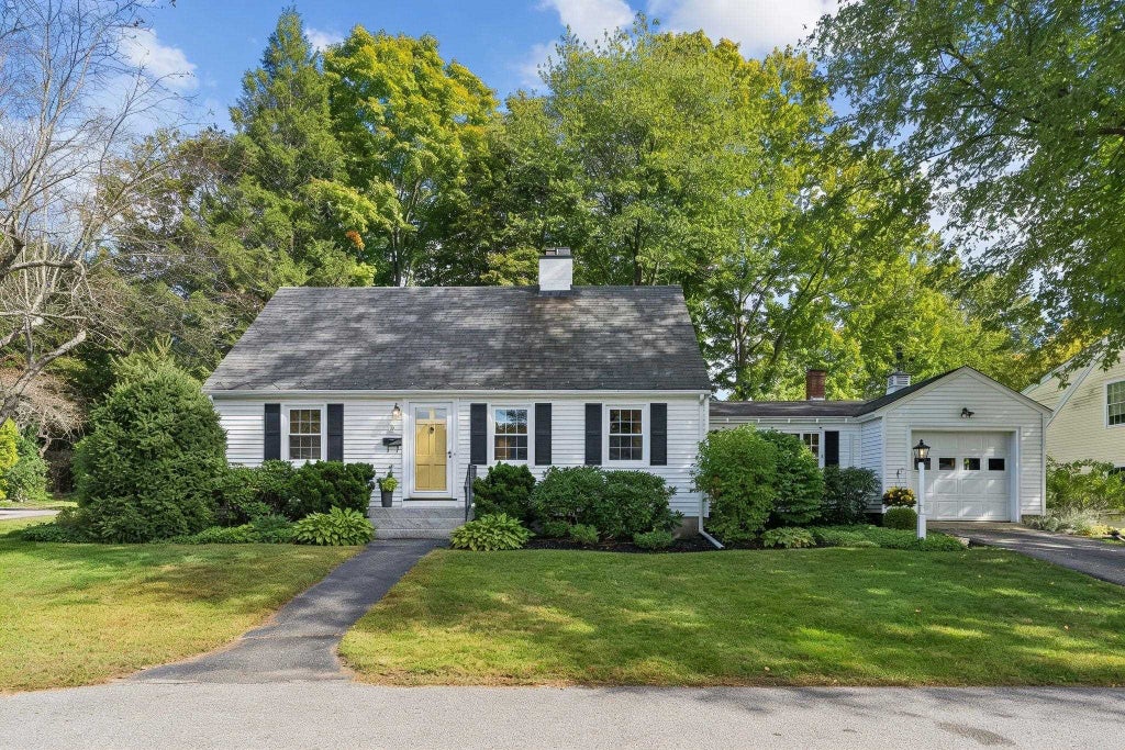 Photo of 5 Smith Avenue, Exeter, NH 03833 (MLS # 5111070)