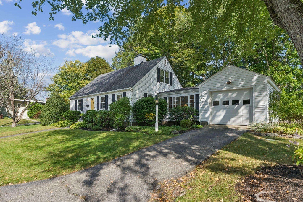 Photo of 5 Smith Avenue, Exeter, NH 03833 (MLS # 5111070)