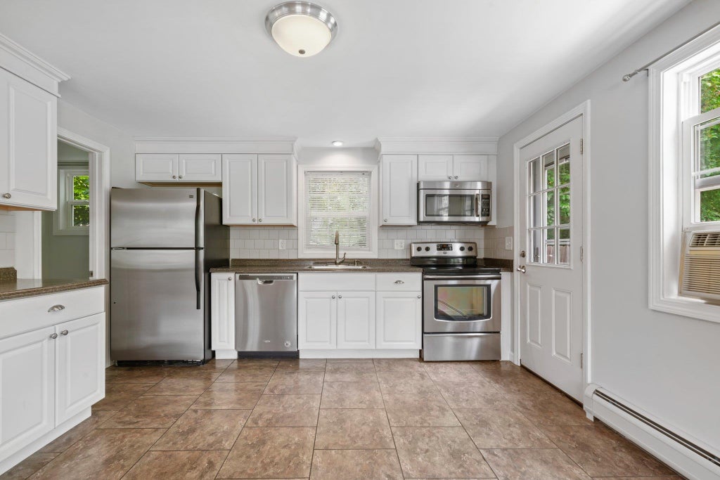 Photo of 3 Maplewood Avenue #B, Goffstown, NH 03045 (MLS # 5115589)