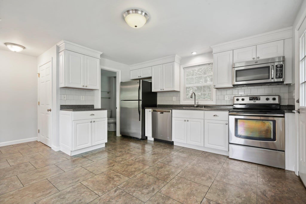 Photo of 3 Maplewood Avenue #B, Goffstown, NH 03045 (MLS # 5115589)