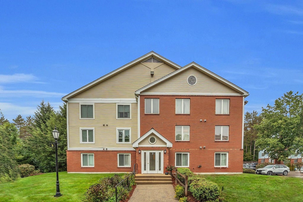 Photo of 3 Timberwood Drive #107, Goffstown, NH 03045 (MLS # 5112829)