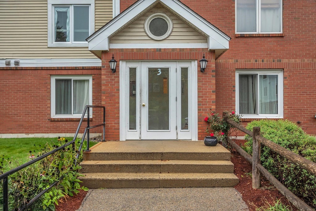 Photo of 3 Timberwood Drive #107, Goffstown, NH 03045 (MLS # 5112829)
